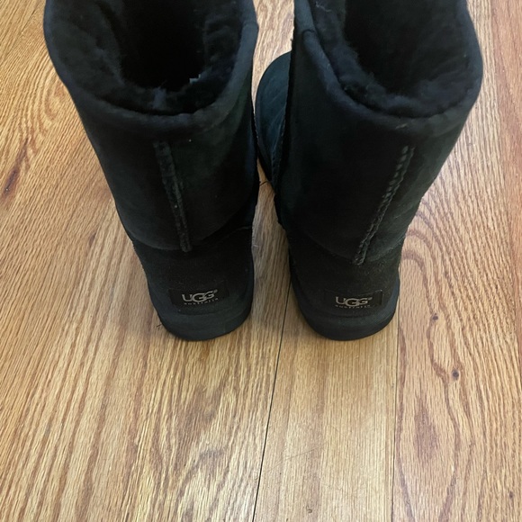 Classic UGG short boots - Picture 3 of 7